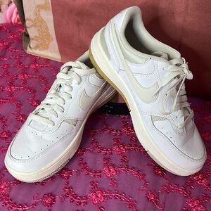 Nike Tennis Shoes